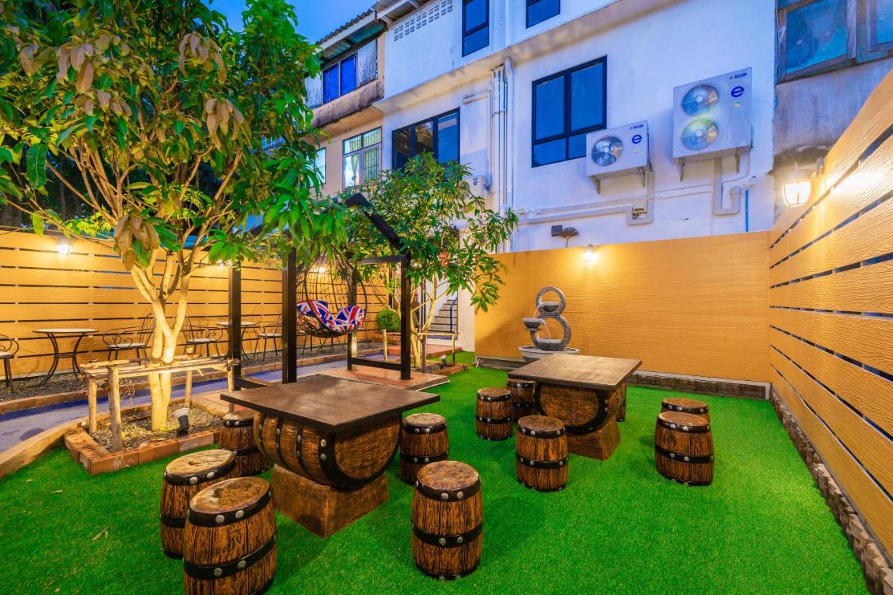 Hostel Marco Polo Phuket Poshtel & Bistro Exterior foto
