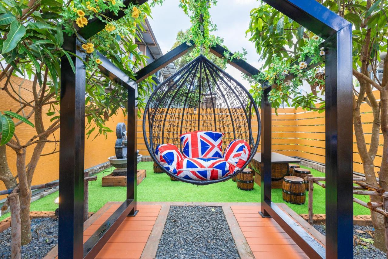 Hostel Marco Polo Phuket Poshtel & Bistro Exterior foto